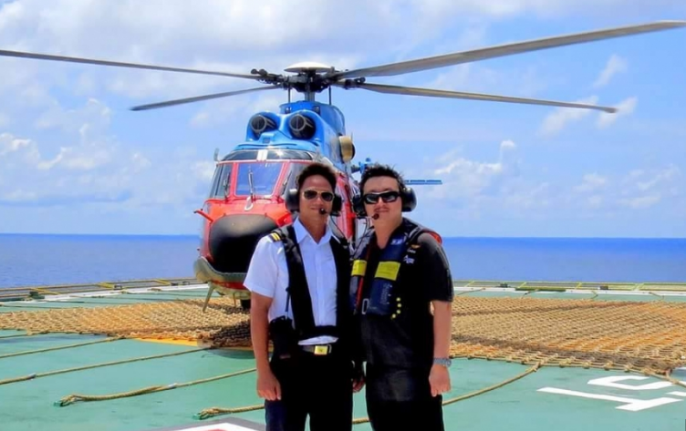 Giao vien bay tu nan la con cua nguoi phi cong anh hung hinh anh