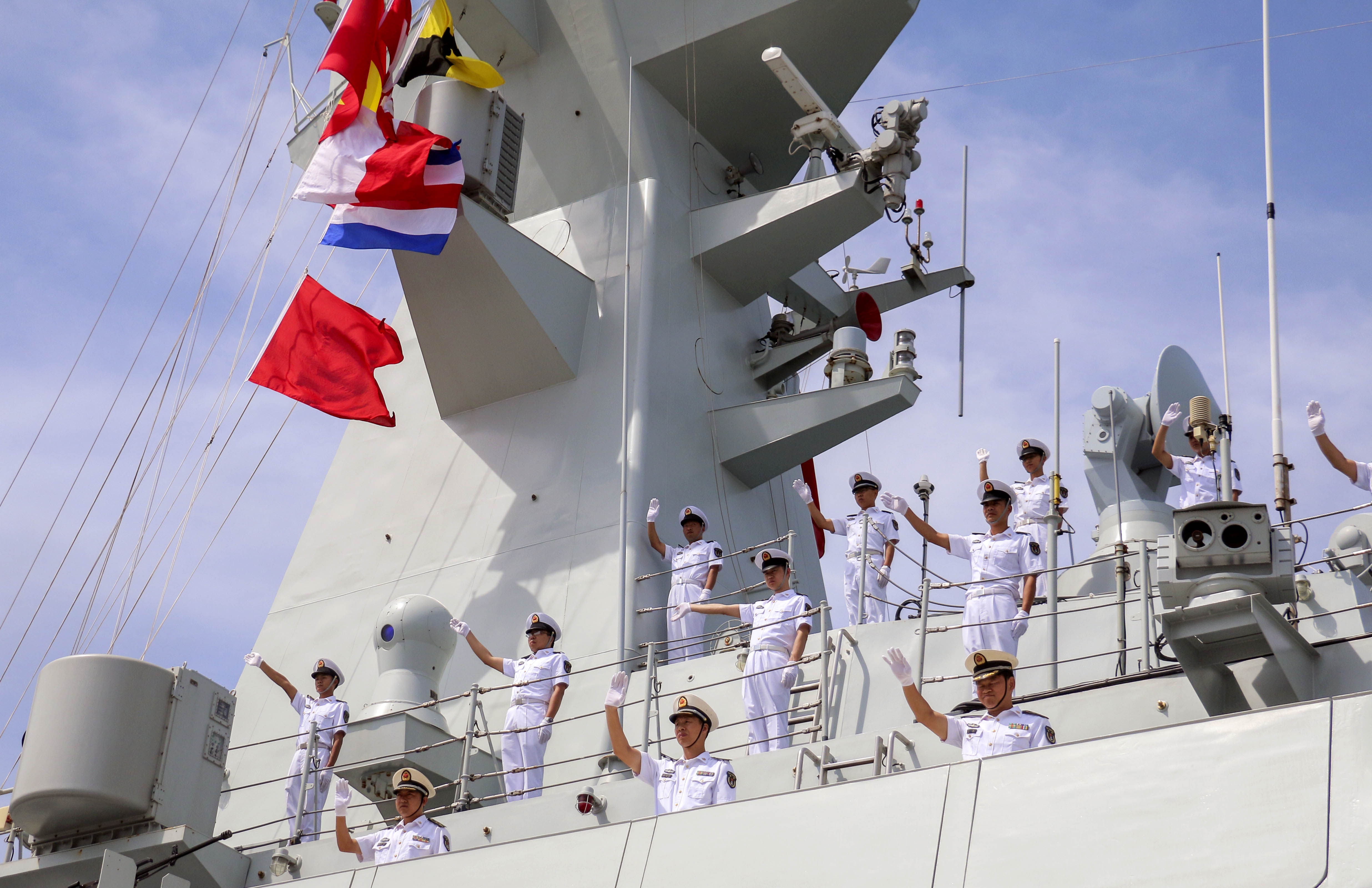 Tau ho ve ten lua ghe cang quoc te Cam Ranh anh 2