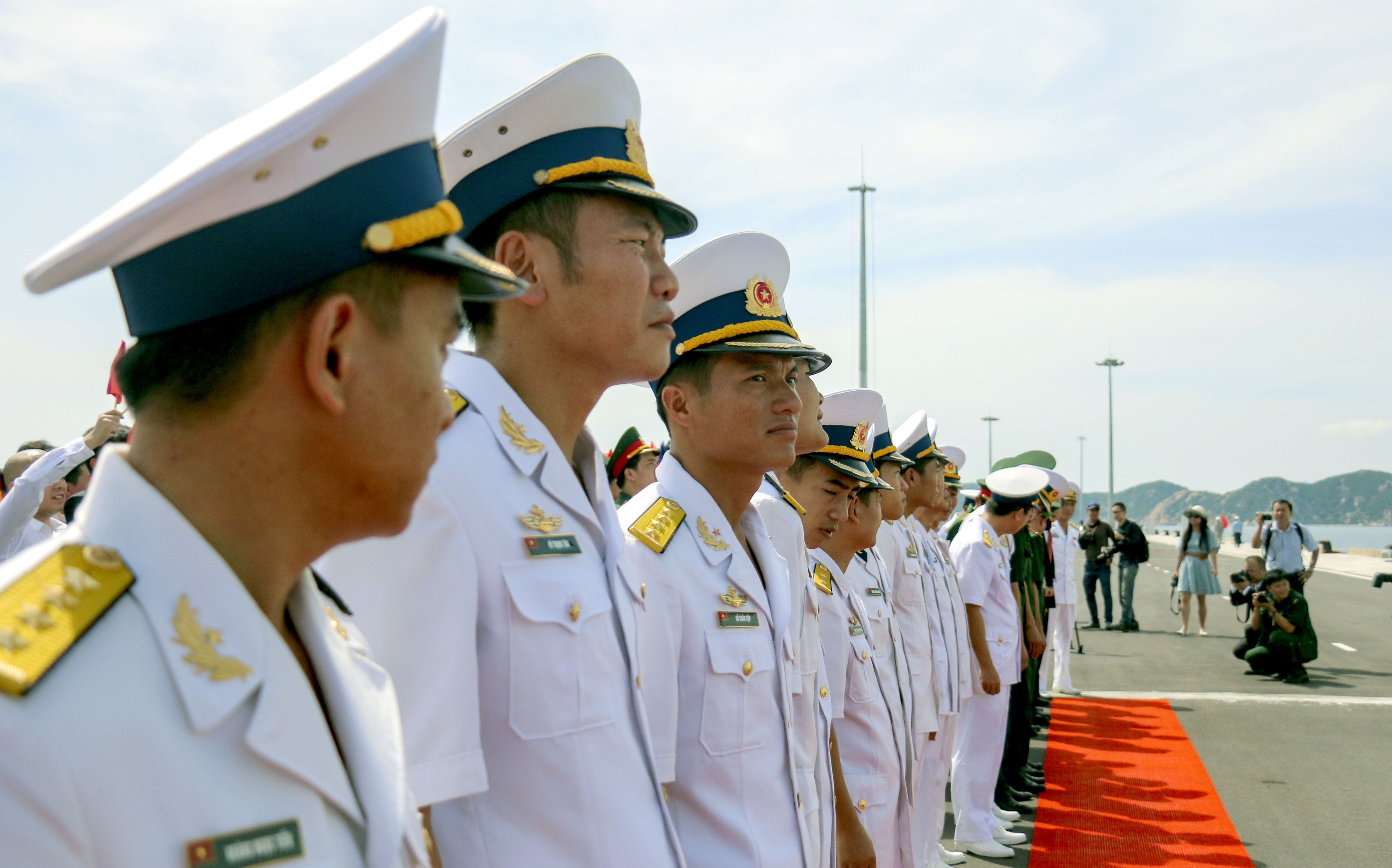 Tau ho ve ten lua ghe cang quoc te Cam Ranh anh 5