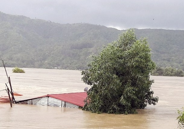 Pho chu tich huyen cung 6 nguoi dan mat tich vi lu hinh anh