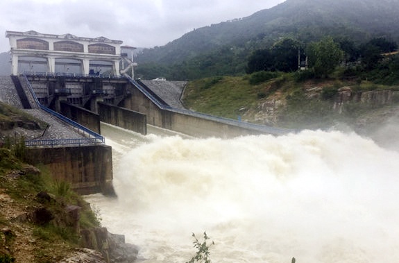 Xa lu xong moi bao cho dan qua... email hinh anh