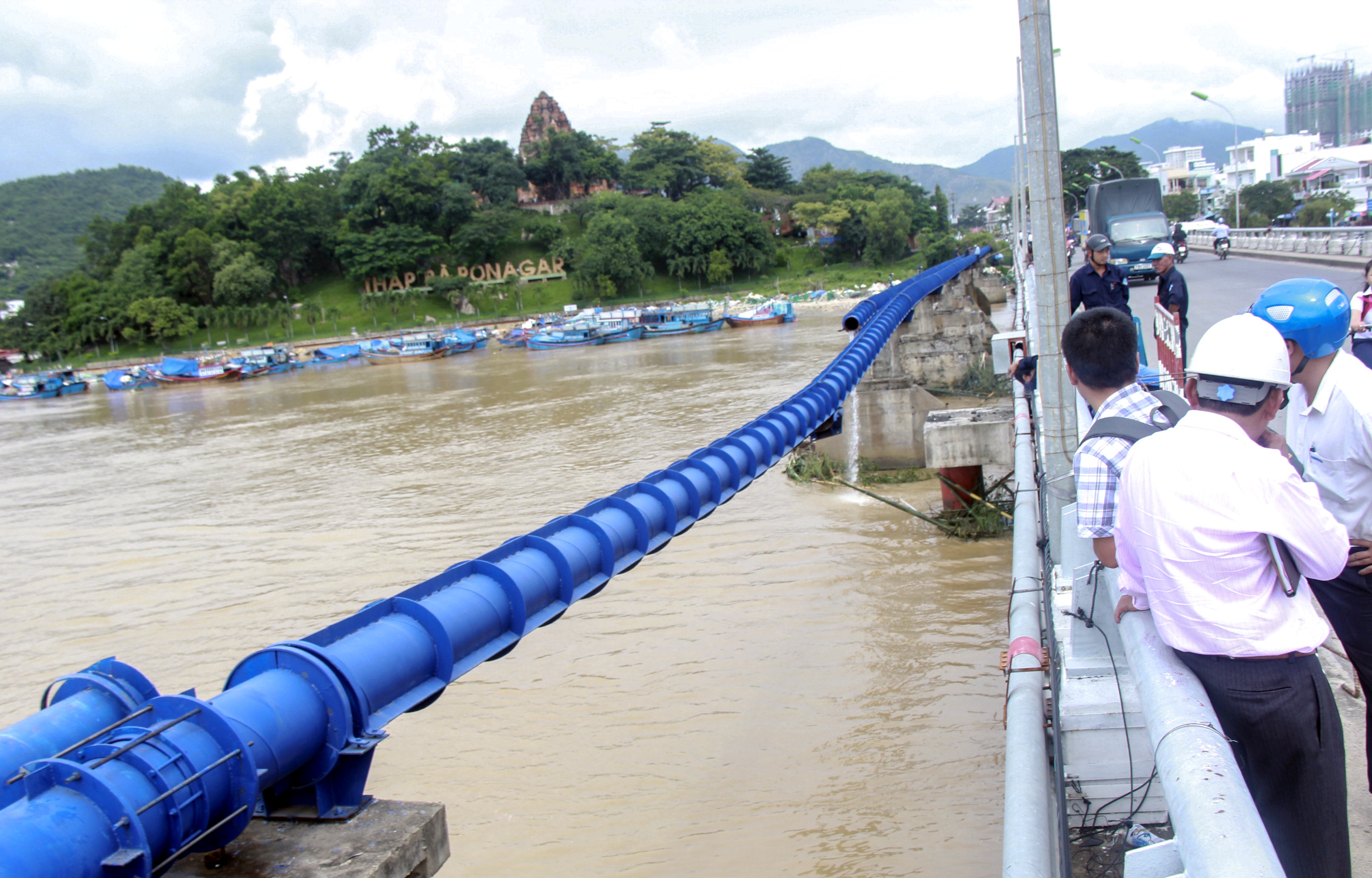 Lu cuon ong nuoc, 20.000 ho dan Khanh Hoa thieu nuoc sach hinh anh