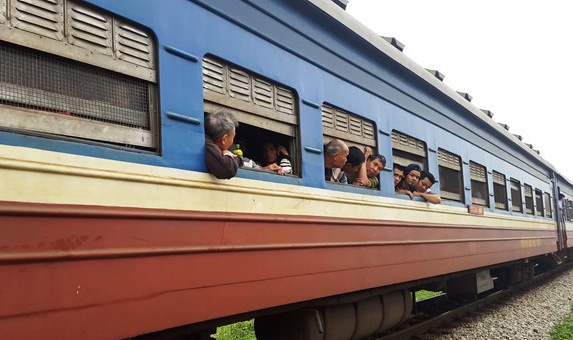 Hang chuc doan tau ket cung tai Phu Yen va Khanh Hoa hinh anh