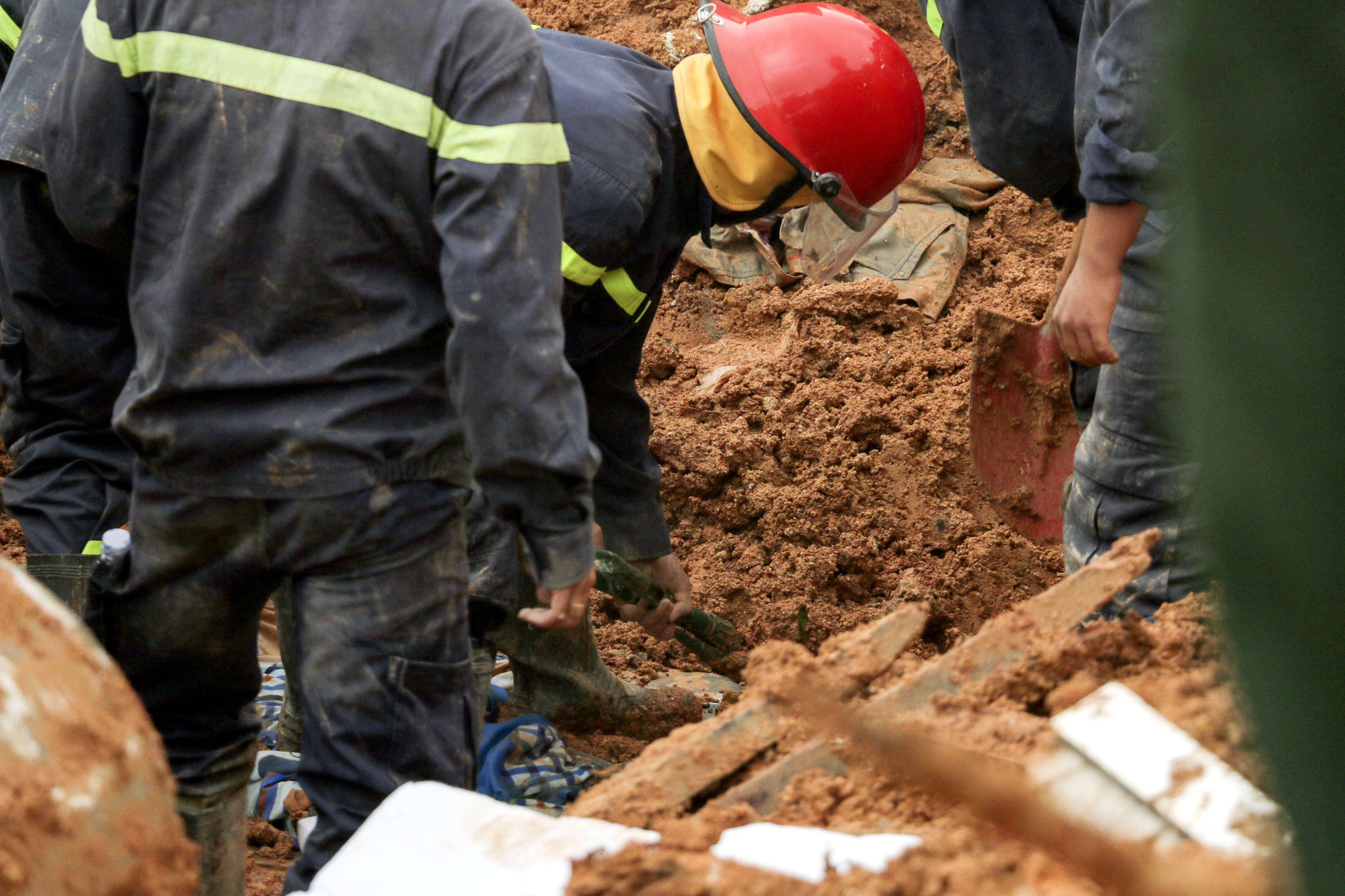 Lở núi kinh hoàng ở Nha Trang ảnh 2 Lo nui kinh hoang o Nha Trang anh 2
