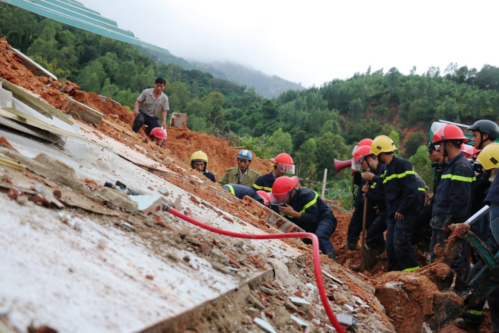 sat lo nui kinh hoang o Khanh Hoa anh 6
