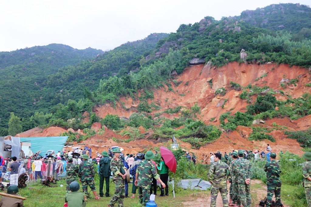 sat lo nui kinh hoang o Khanh Hoa anh 8