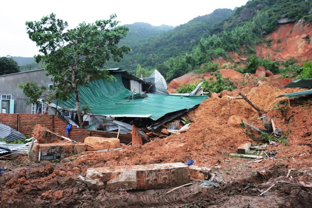 Lo nui kinh hoang o Nha Trang anh 2