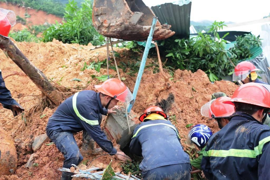 Sạt lở núi ở Nha Trang ảnh 2 Sat lo nui o Nha Trang anh 2