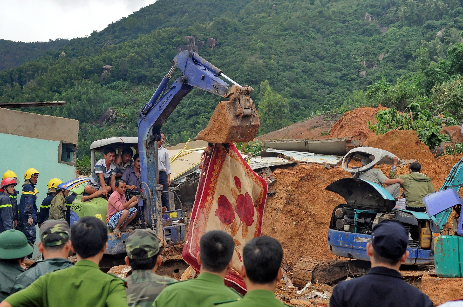 sat lo nui kinh hoang o Khanh Hoa anh 9