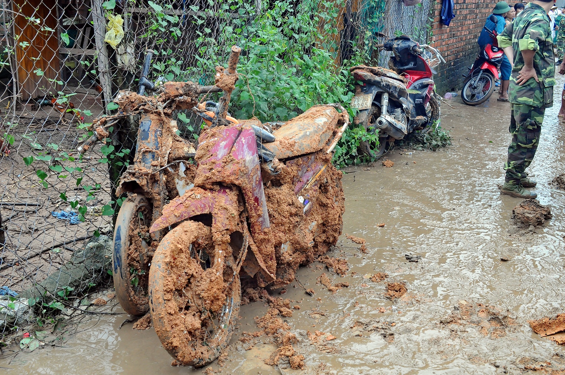 sat lo nui kinh hoang o Khanh Hoa anh 11