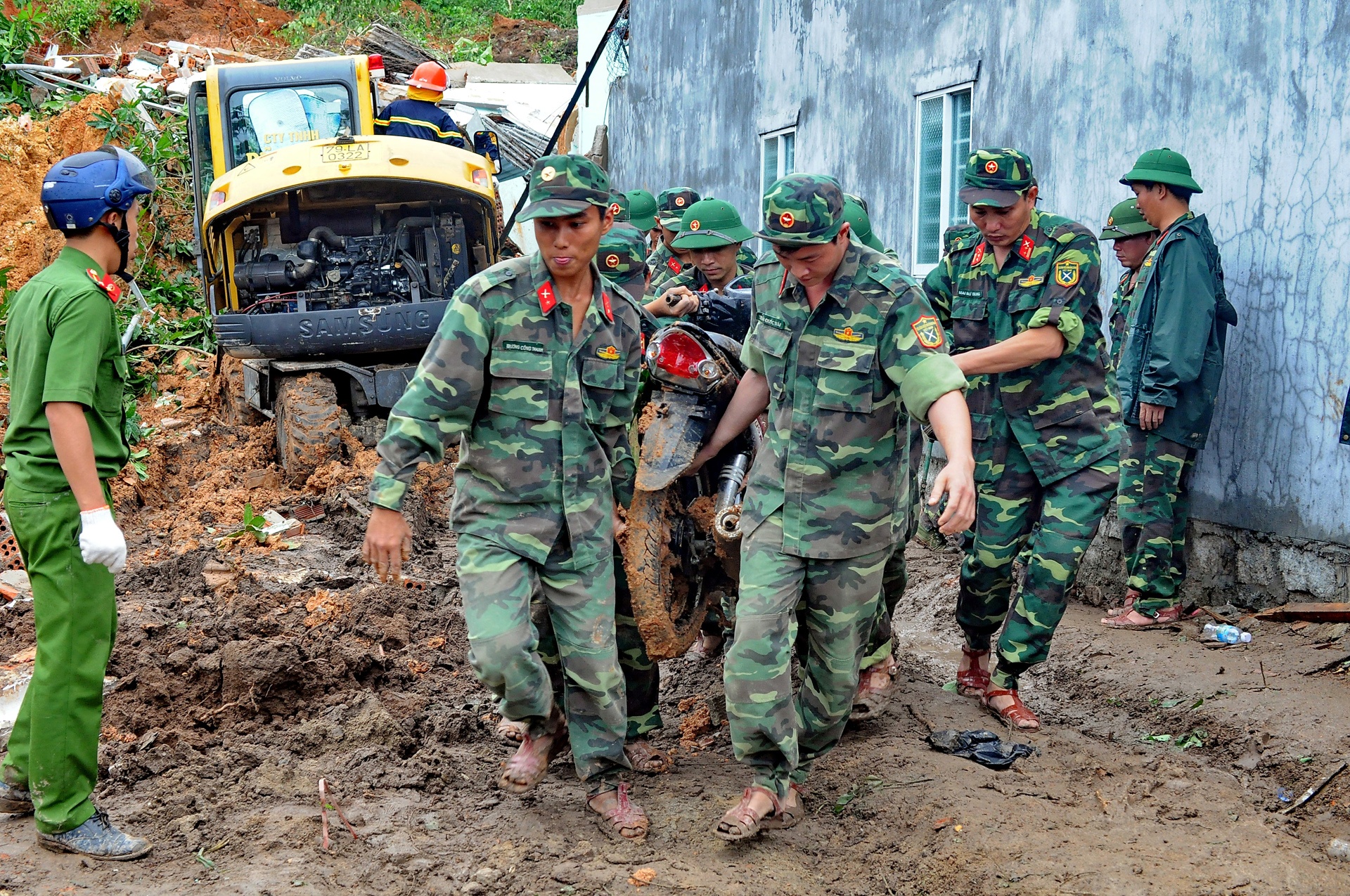 sat lo nui kinh hoang o Khanh Hoa anh 10