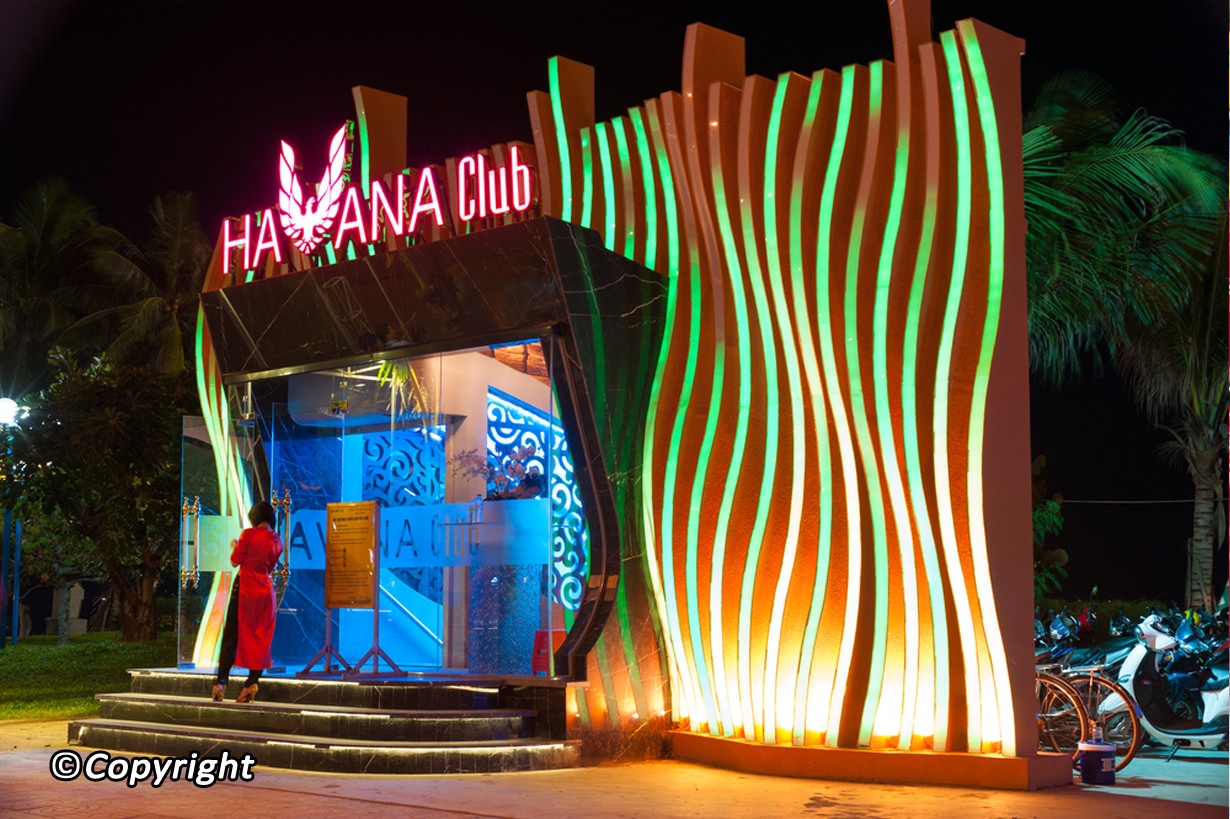 Hon chien truoc bar Havana Clup Nha Trang hinh anh
