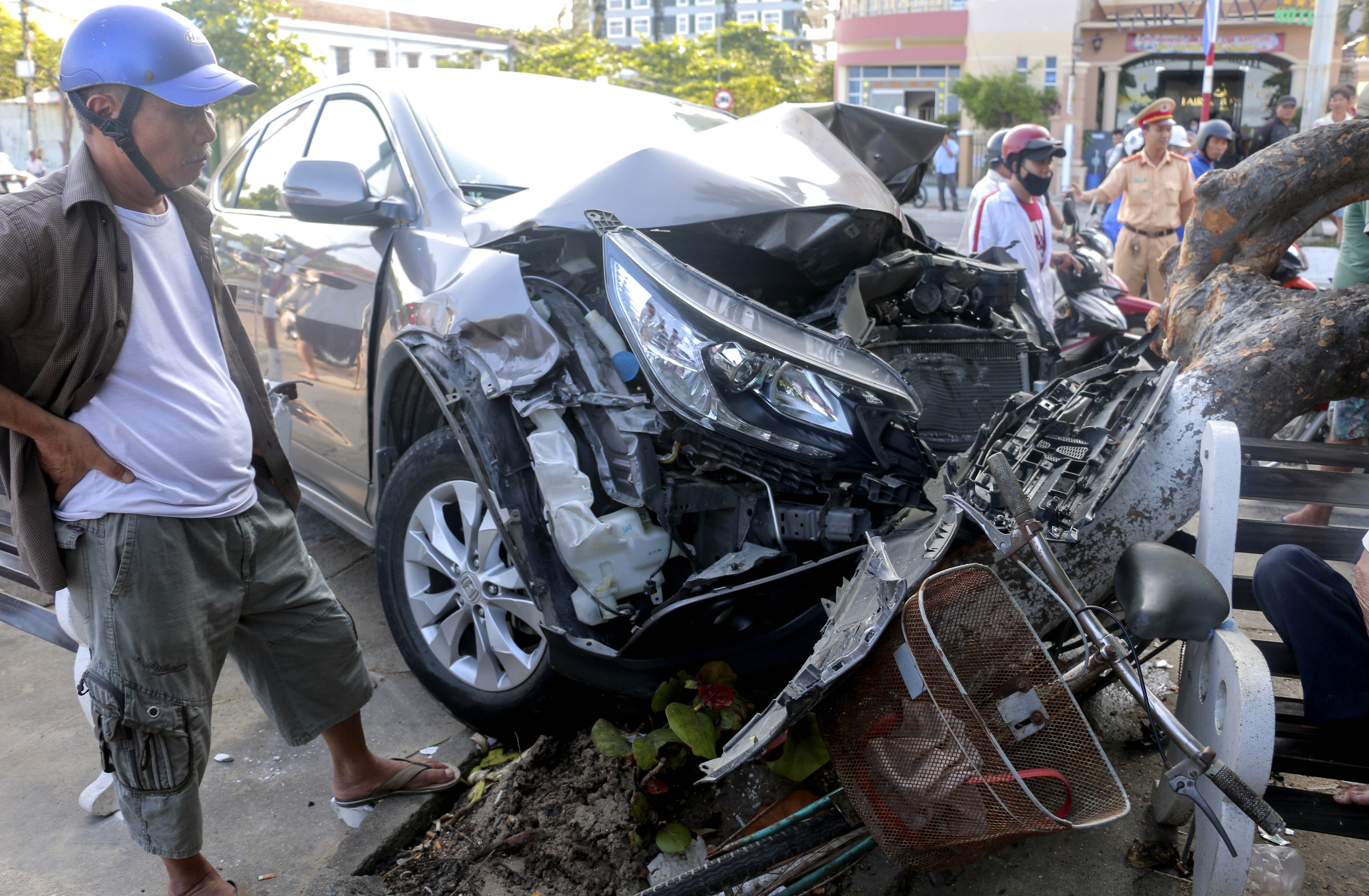 Tai nan giao thong lien hoan hinh anh