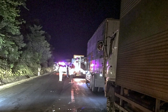 Ket xe hon 10 km tren deo Ca hinh anh