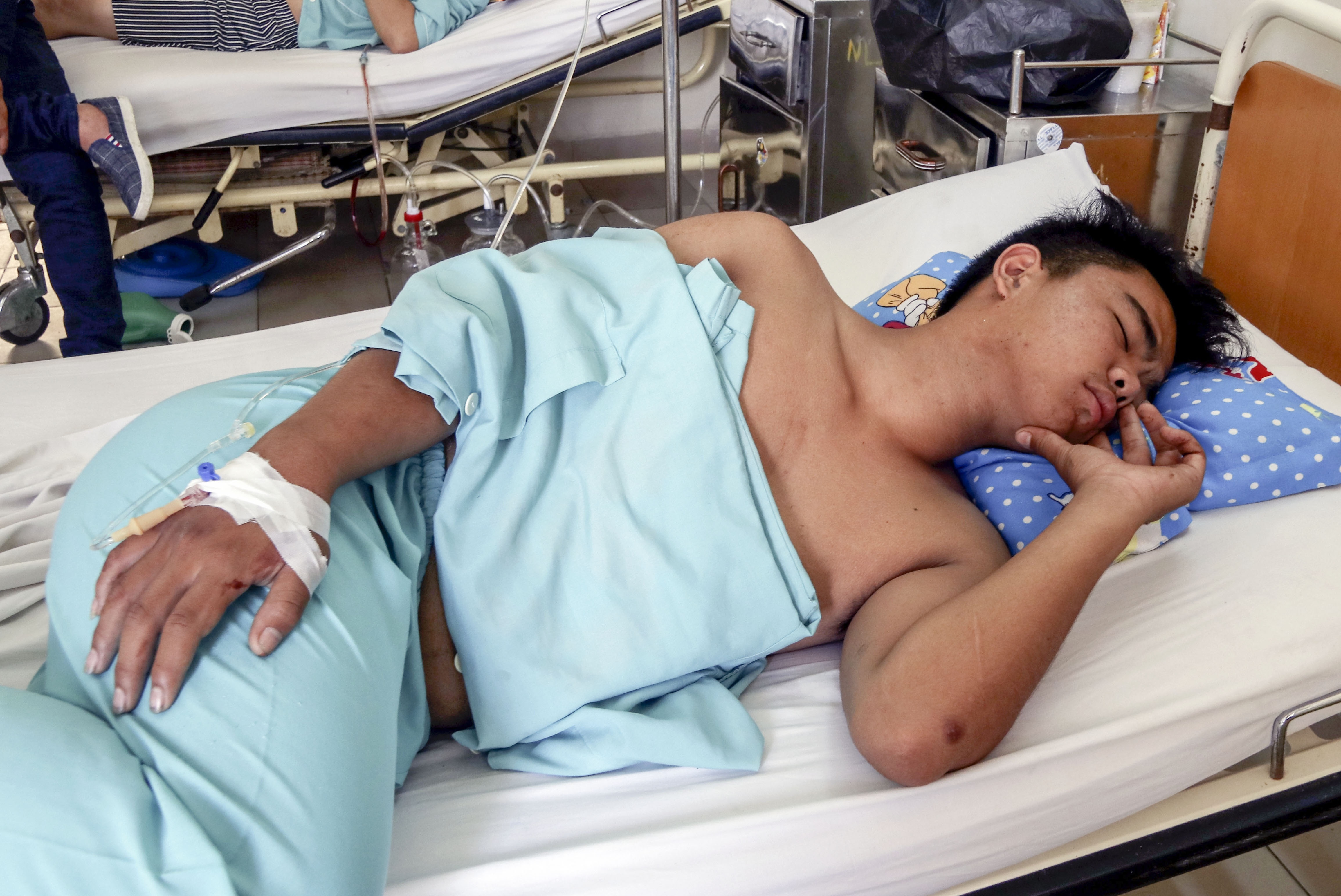 Bi dam guc sau cau chao: 'Anh ve nhe' hinh anh