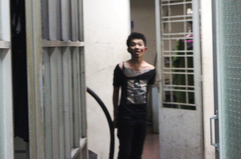 9X dung binh xit hoi cay tan cong canh sat 113 hinh anh