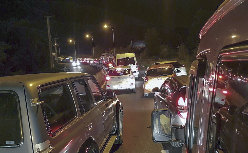 Kẹt xe trên đèo Cù HIn ảnh 1 Ket xe tren deo Cu HIn anh 1