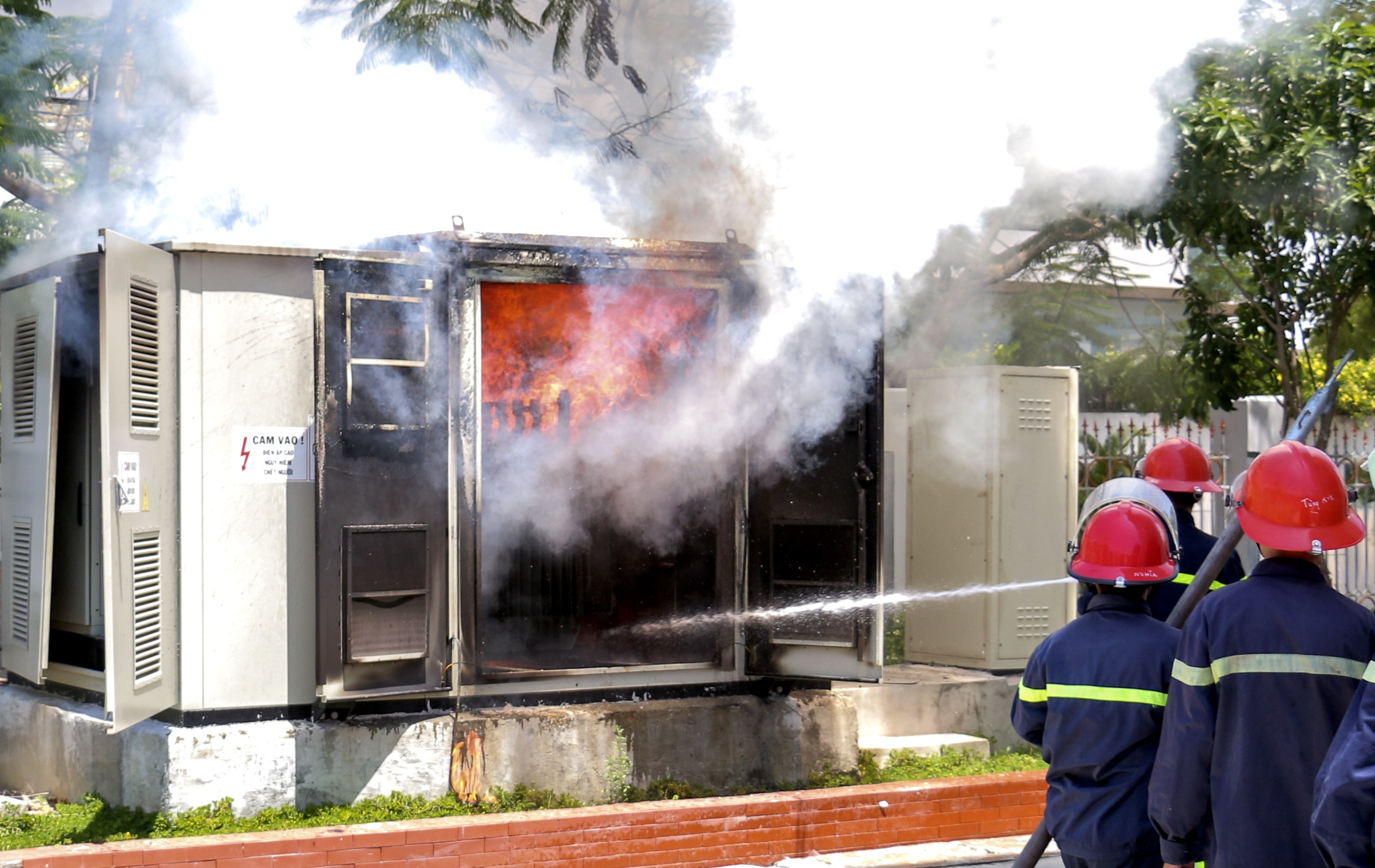 No tram bien ap trong Chi cuc Thue TP Nha Trang hinh anh