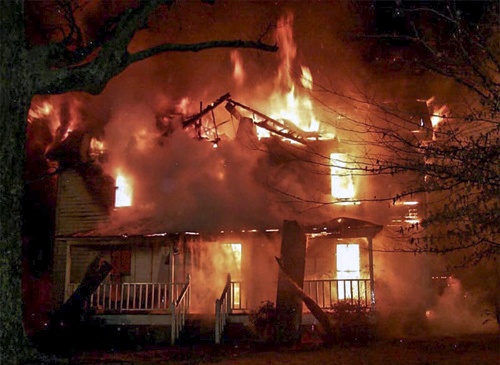 Dam chet vo cu va con roi cham lua tu thieu hinh anh