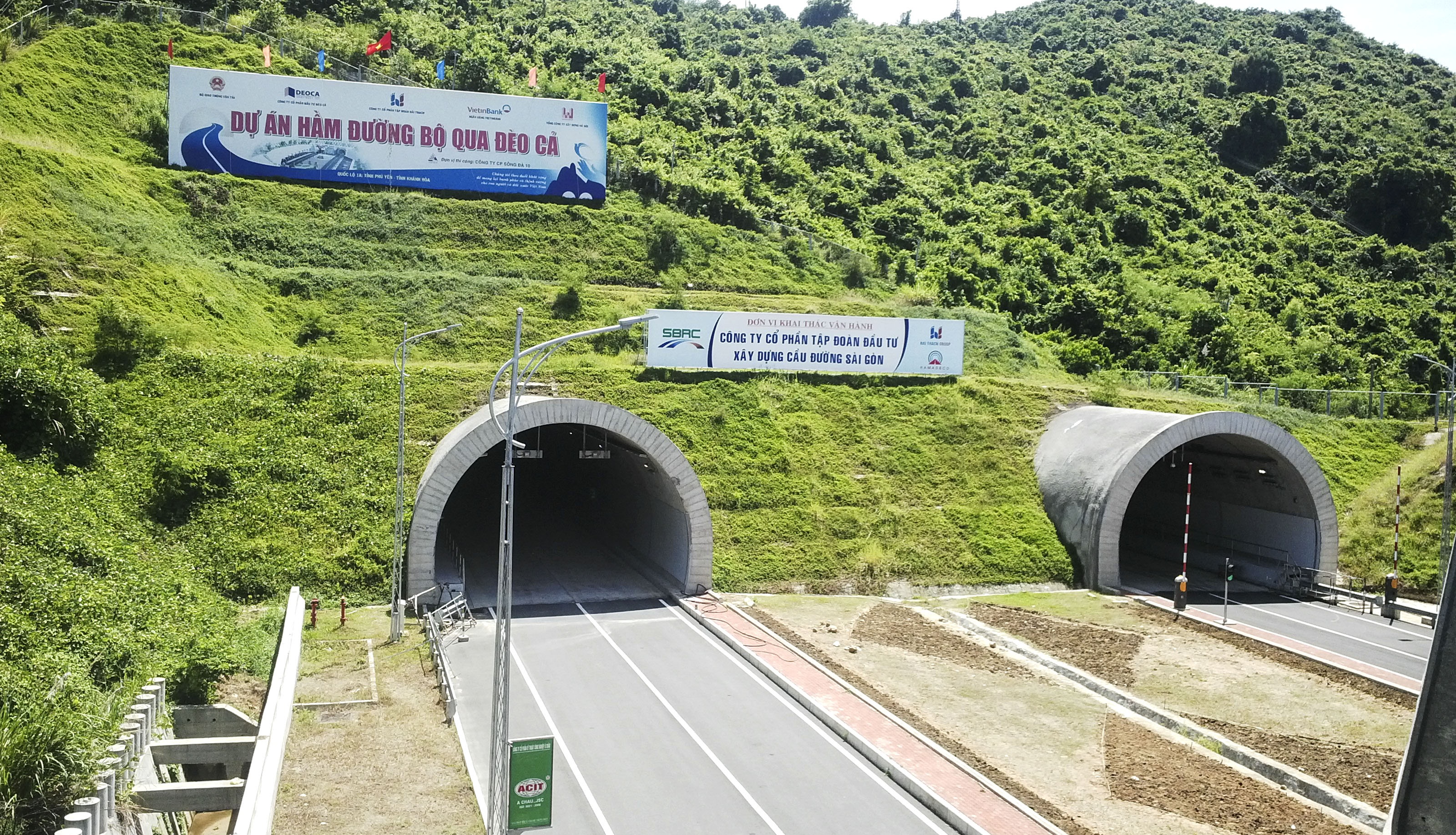 Cach Deo Ca hon 60 km, nguoi dan van bi thu phi du khong qua ham hinh anh