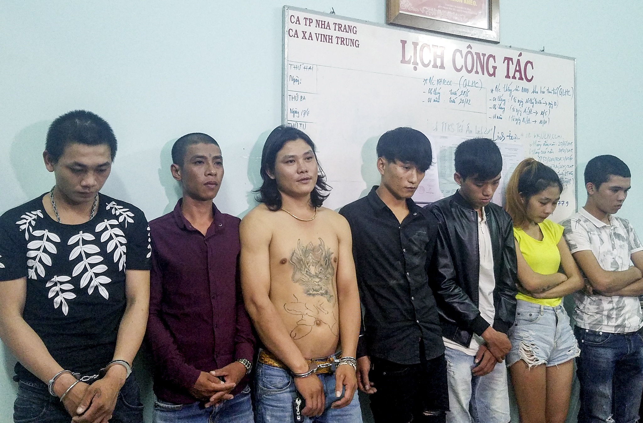 Nổ súng đòi nợ ảnh 1 No sung doi no anh 1