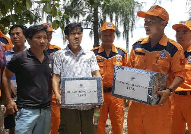 Tàu hàng bị chìm trên biển ảnh 1 Tau hang bi chim tren bien anh 1