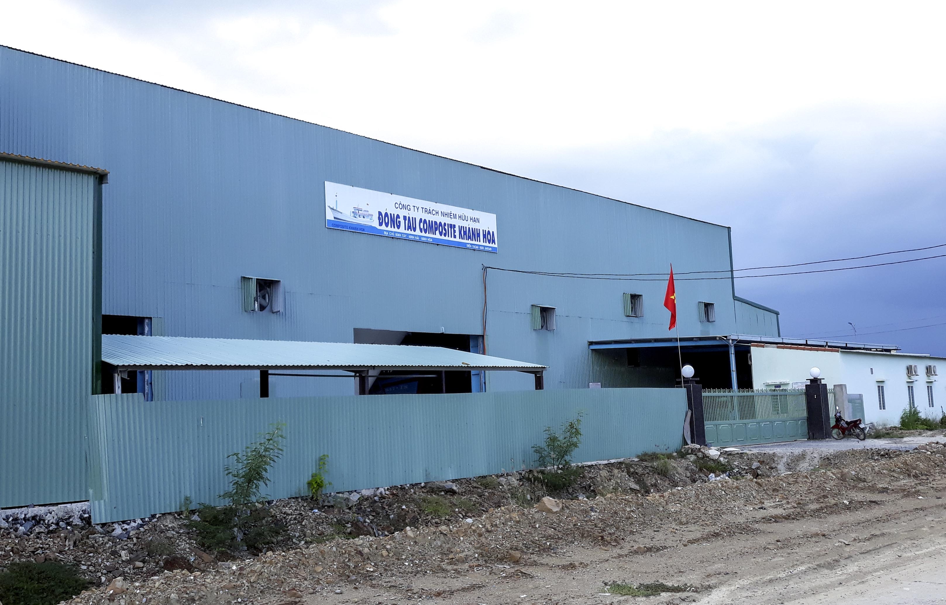 Dan to nha may dong tau xa thai lam oc huong, ca bop chet hang loat hinh anh