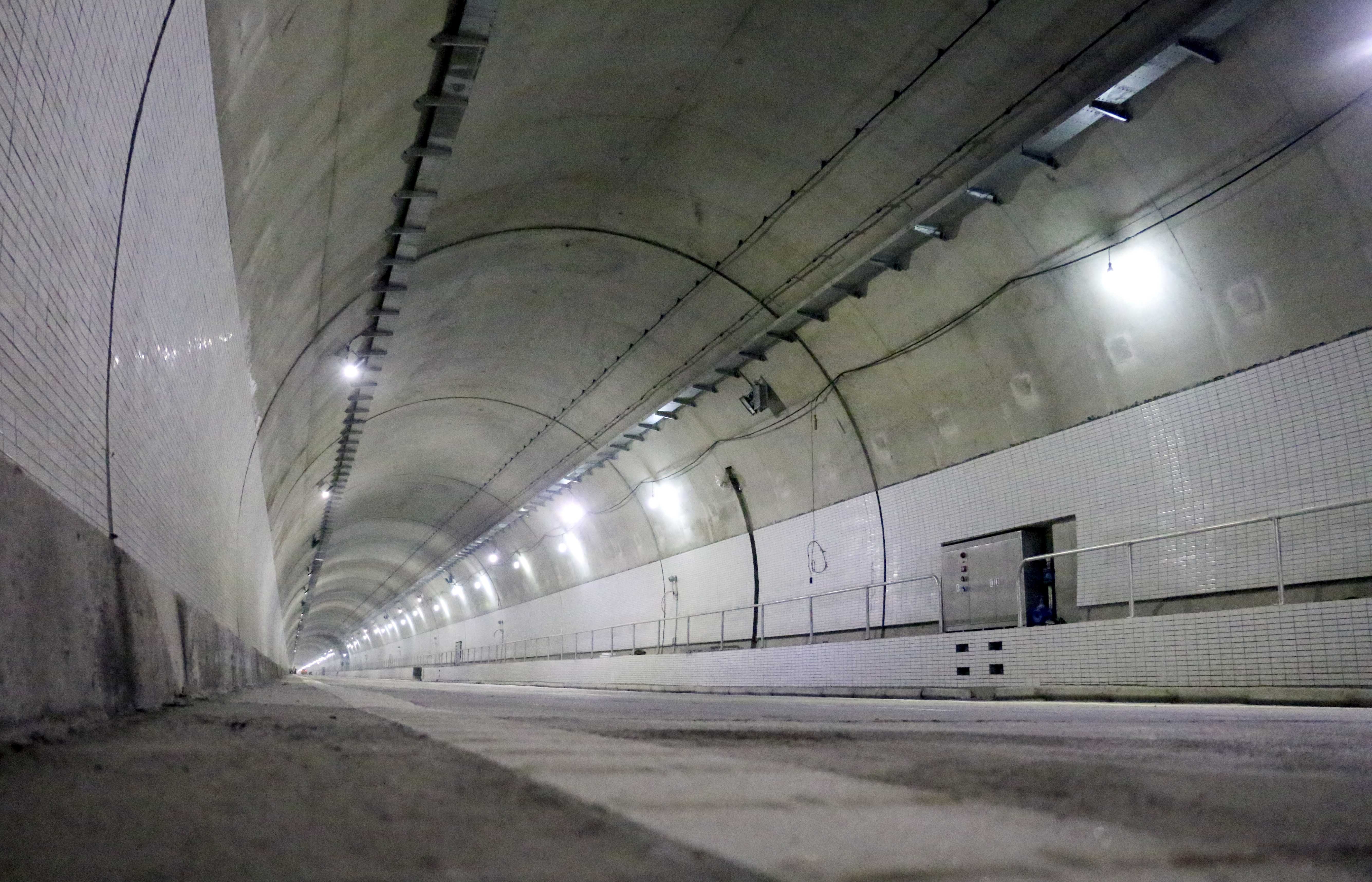 Hầm đường bộ Đèo Cả ảnh 7 Ham duong bo Deo Ca anh 7