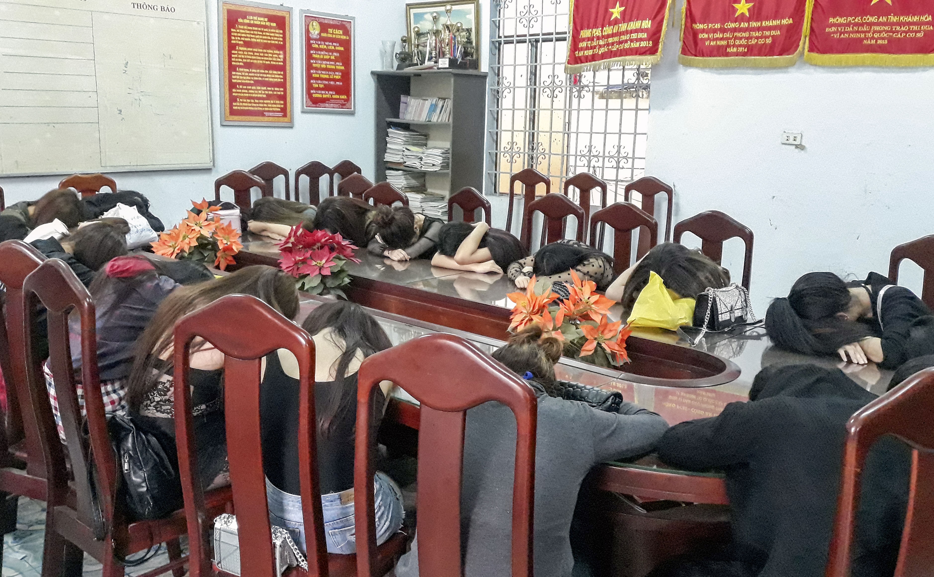 Mua bán dâm tại khách sạn ảnh 1 Mua ban dam tai khach san anh 1