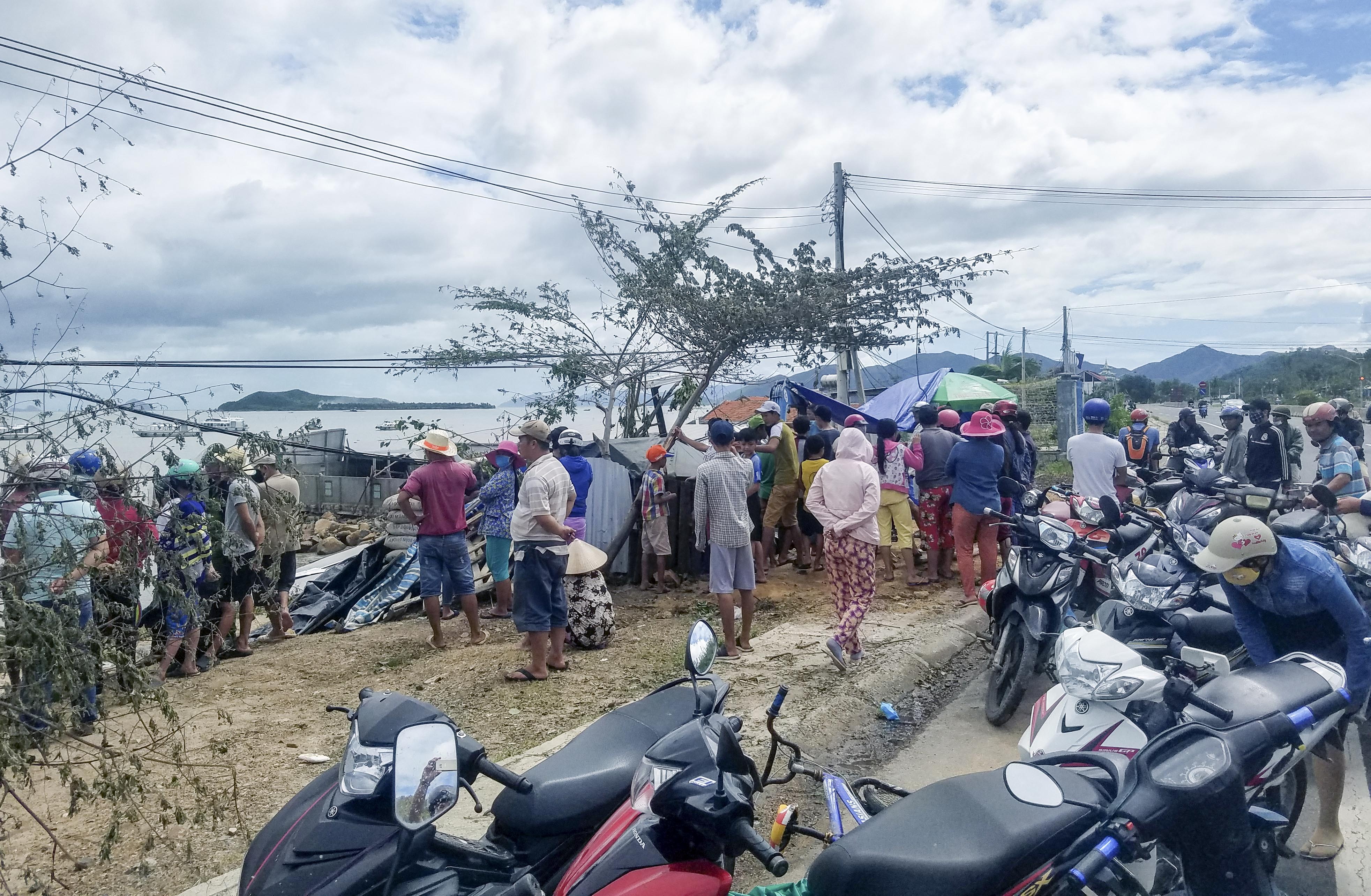 Tin don 40 nguoi chet, vo dap o thi xa Ninh Hoa la hoan toan bia dat hinh anh