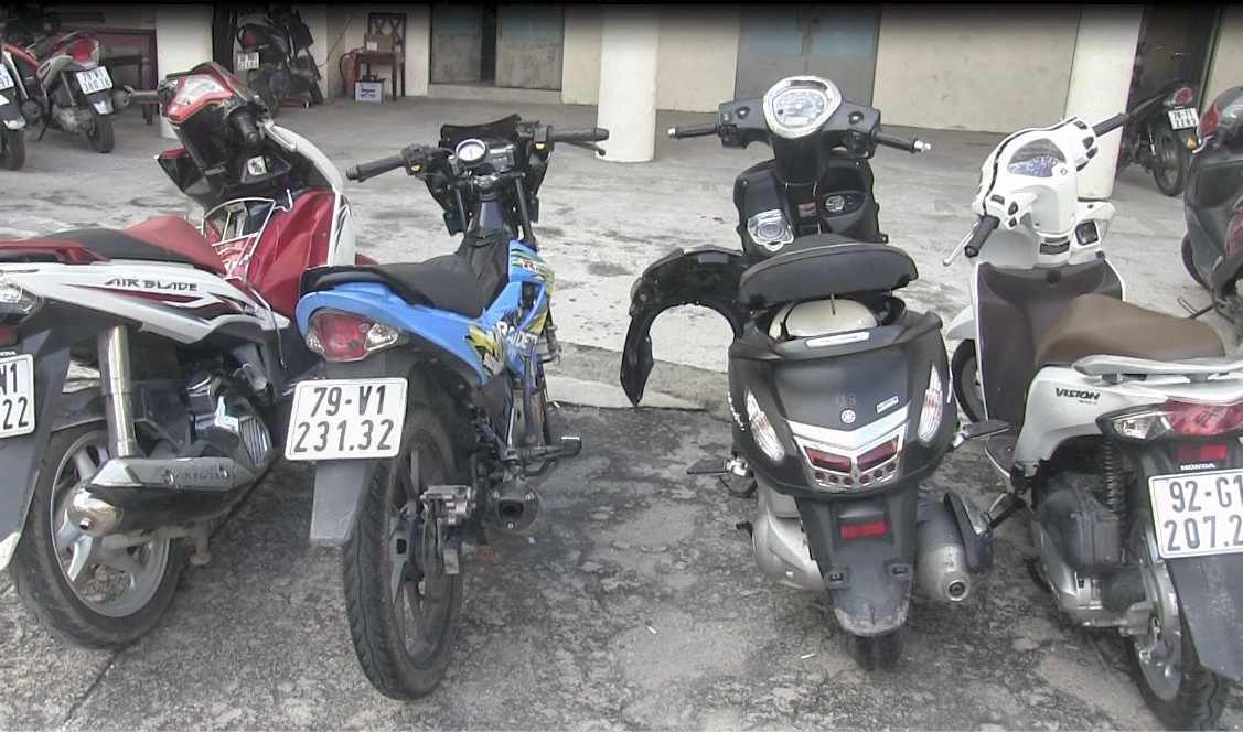 Nhom thanh nien khai nhan loi dung bao de trom cap. hinh anh