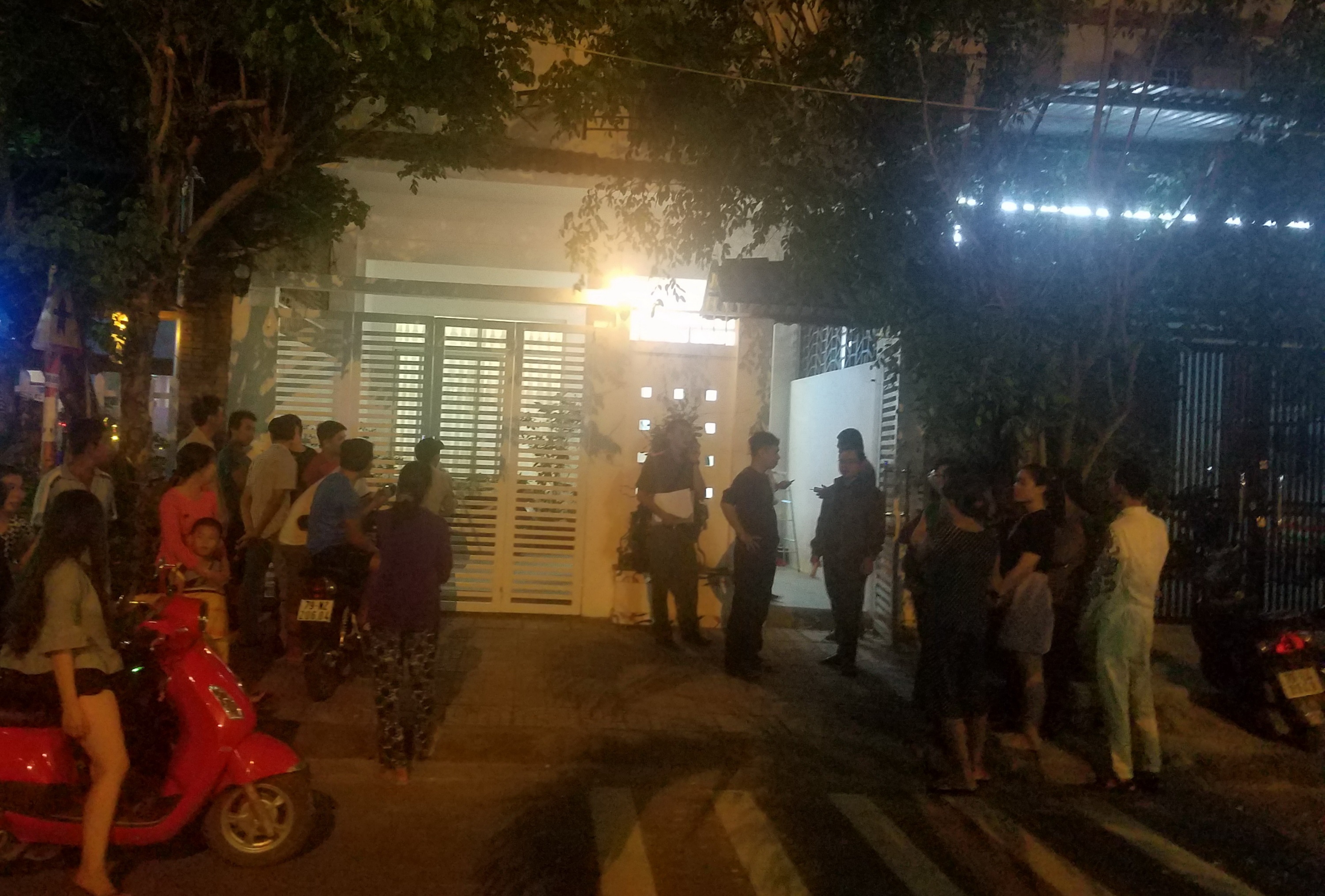 Nguoi dan ong 54 tuoi chet bat thuong trong can nha 3 tang hinh anh