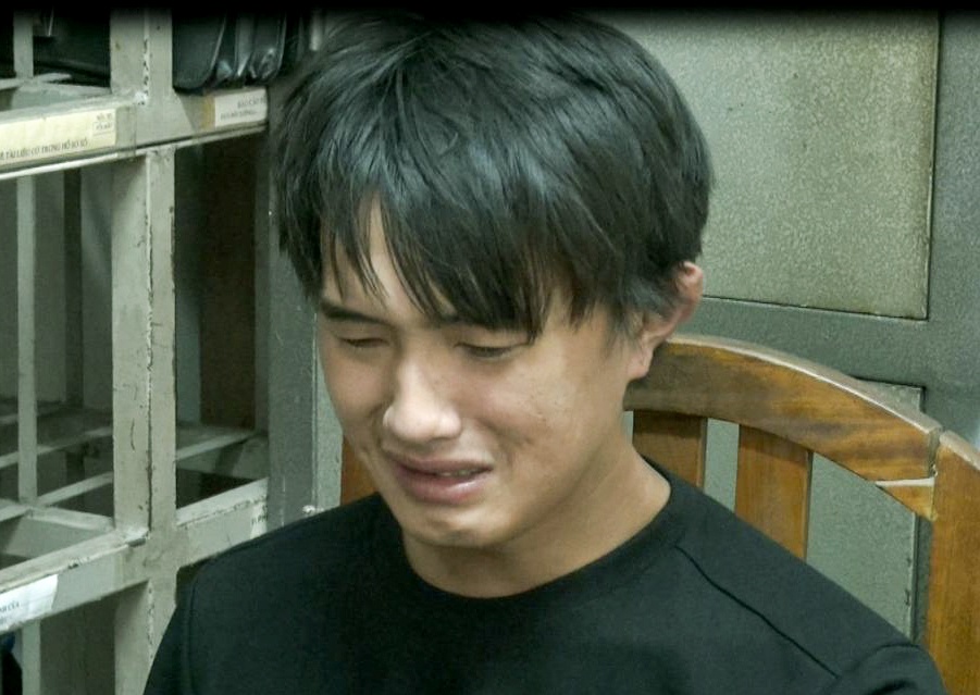 9X xam tro khoc nuc no khi bi bat qua tang ban 'cai chet trang' hinh anh