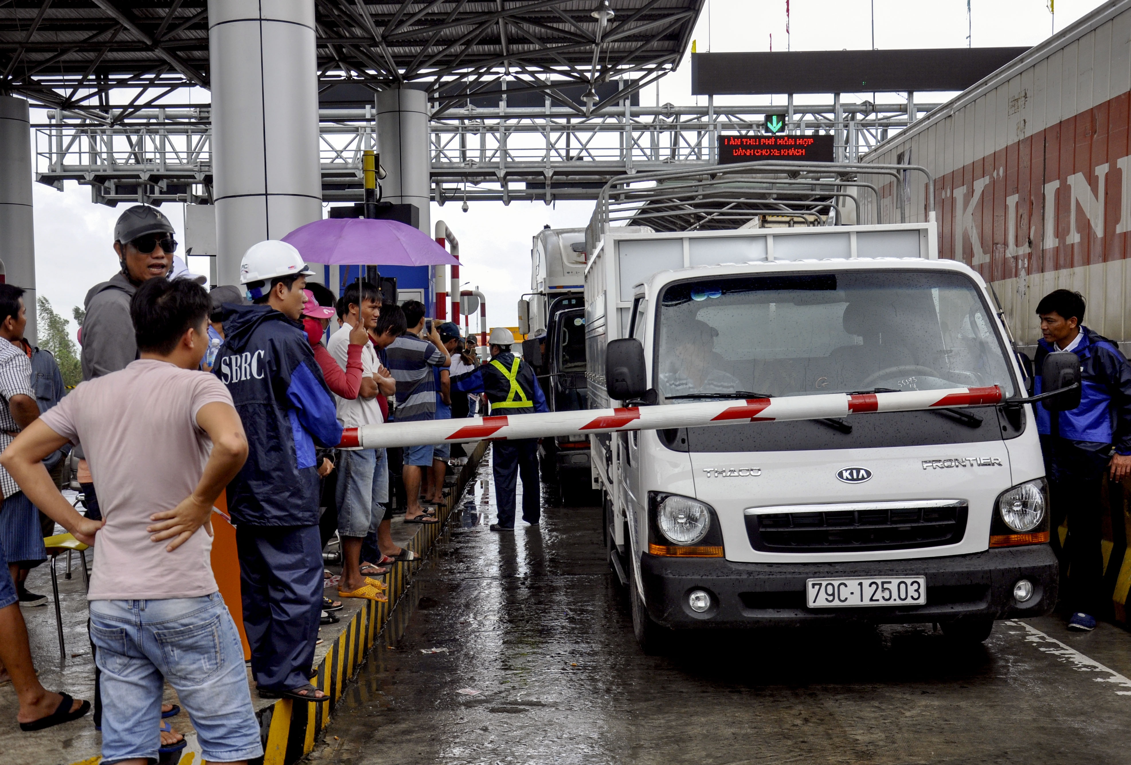 BOT Ninh An tiep tuc phai xa tram vi tien le ngay dau nam hinh anh