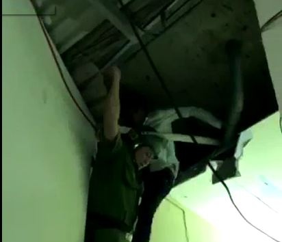 Cong an giai cuu nam thanh nien ngao da hinh anh