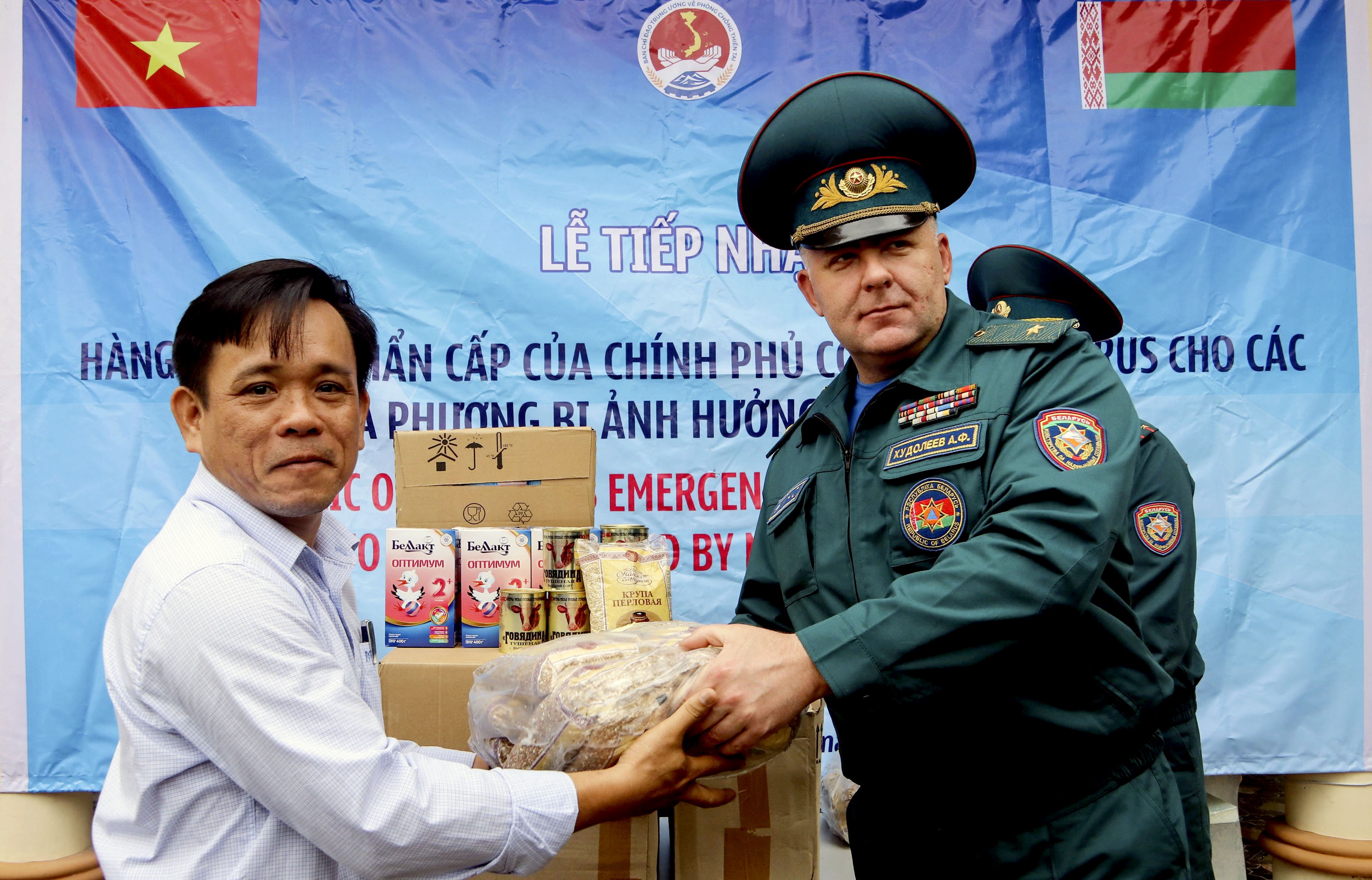 Hang cuu tro cua Belarus den tay nguoi dan vung bao hinh anh