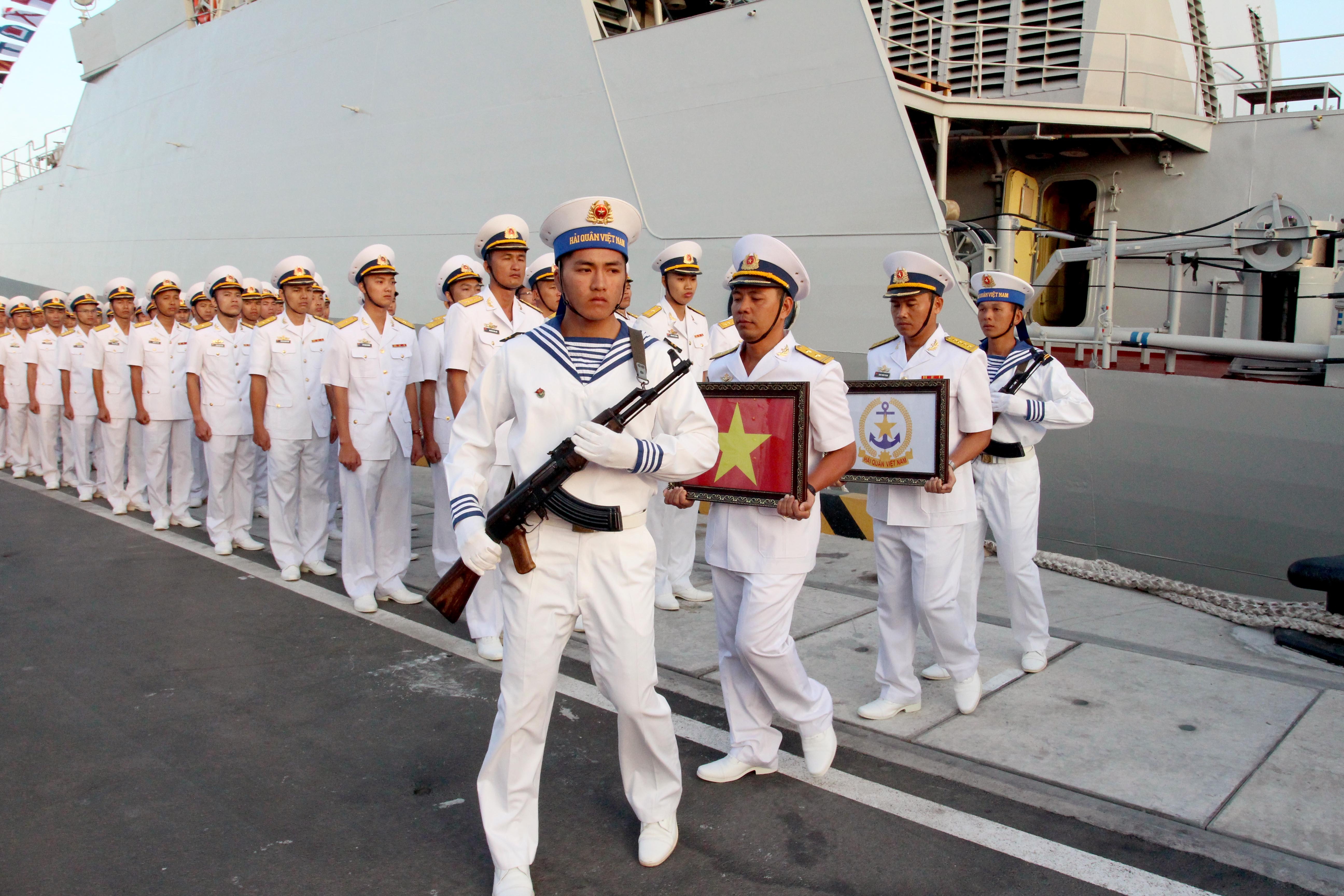 Thuong co tau ho ve ten lua anh 2