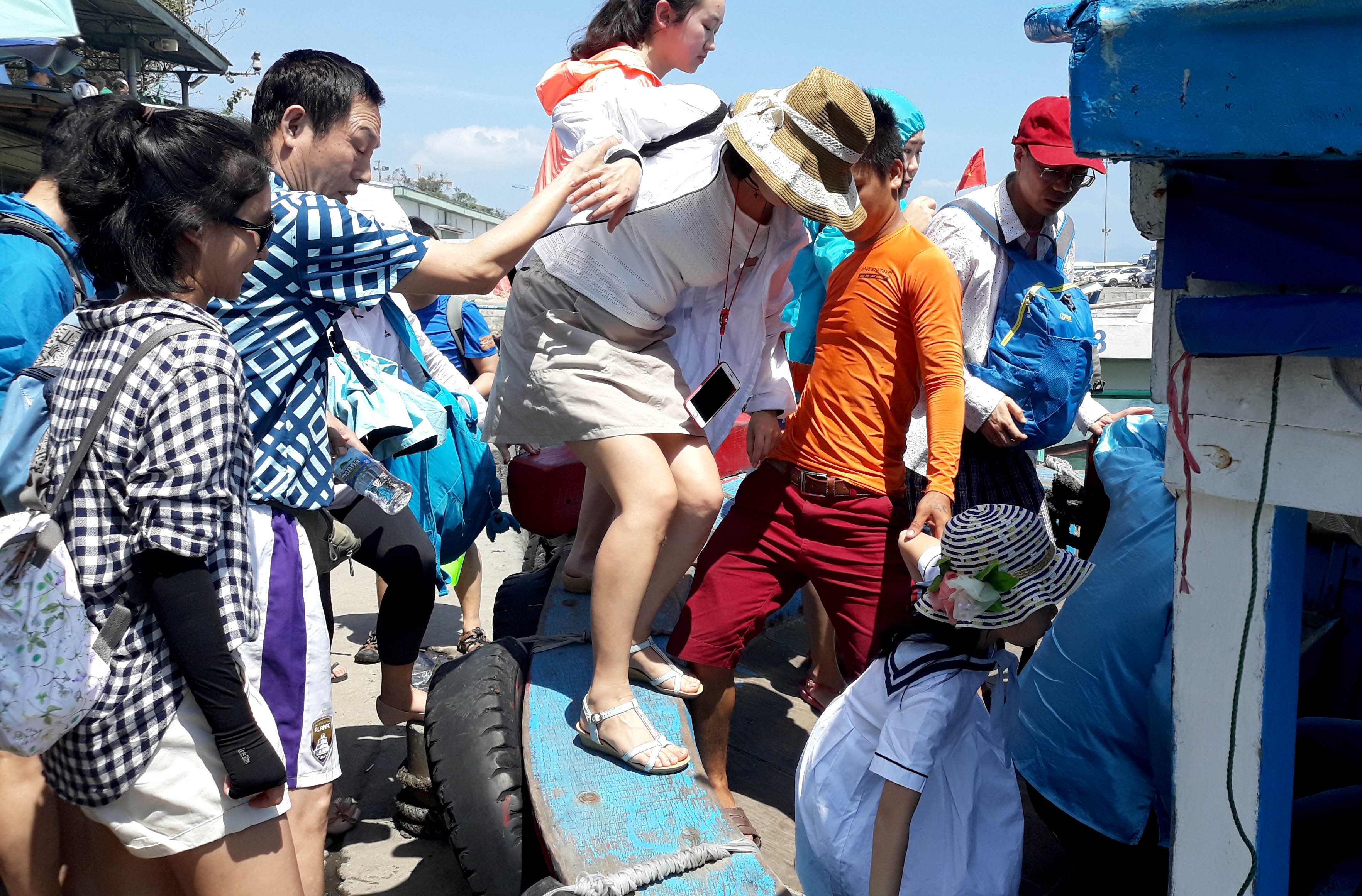 Gan 200.000 du khach chon Nha Trang de du xuan hinh anh