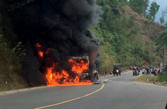 Xe khach Phuong Trang chay rui, hon 20 khach kip thoat ra ngoai hinh anh