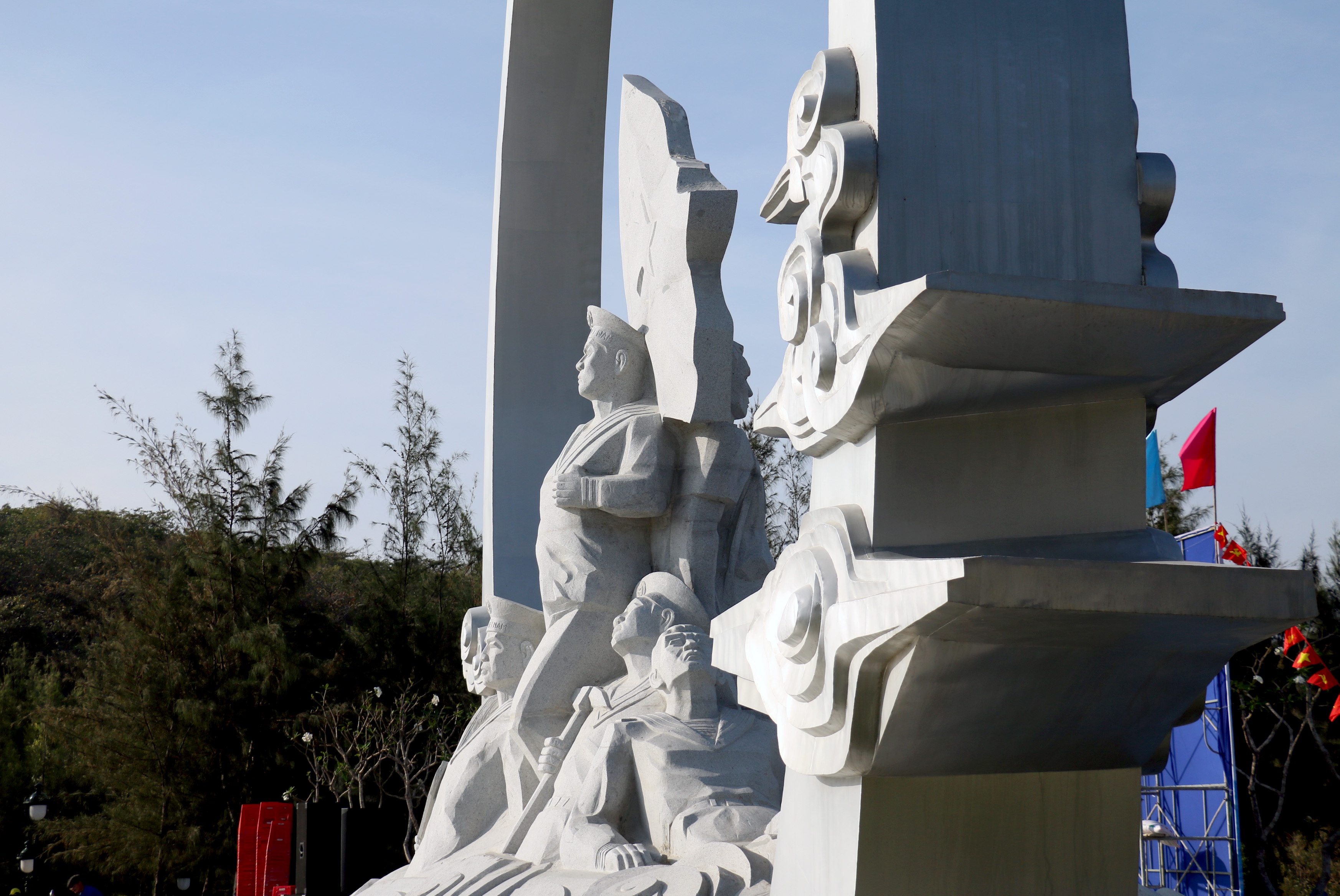 The he tre nguyen noi guong cac anh hung Gac Ma bao ve To quoc hinh anh