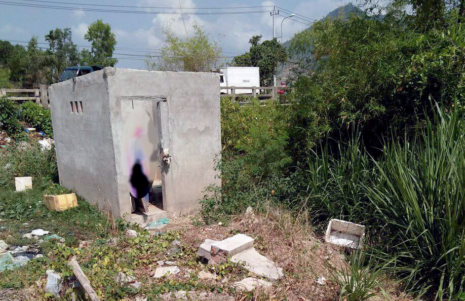 Nam thanh nien tu vong trong tu the treo co hinh anh