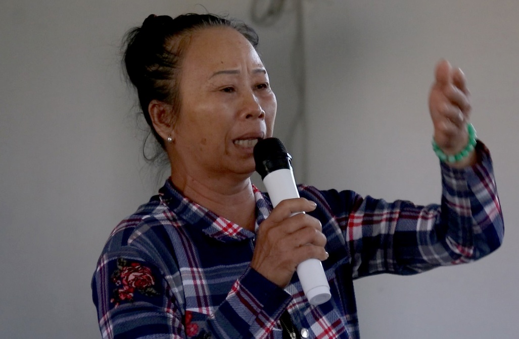 Nguoi dan buc xuc vi khong duoc nhan qua hinh anh