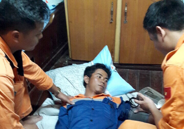 Cuu ngu dan troi dat gan 2 ngay tren bien hinh anh