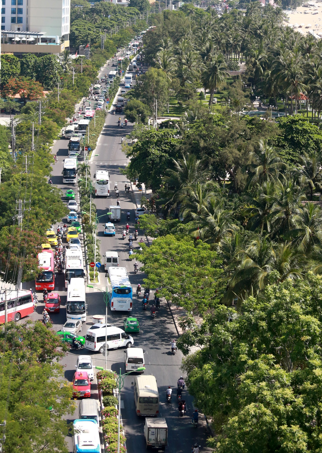 Nha Trang ket xe anh 1