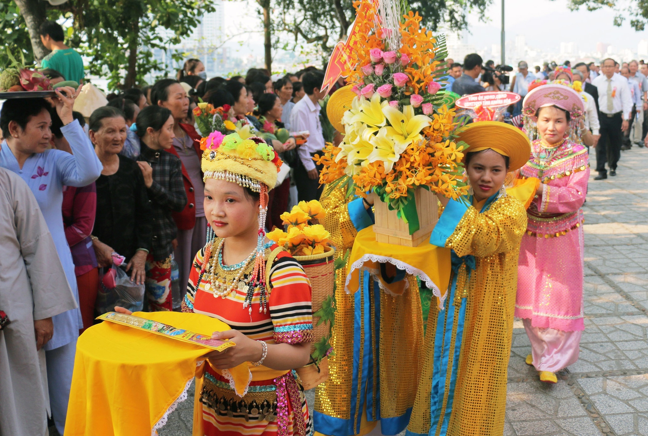Chiem nguong le hoi Thap Ba Ponagar hang tram nam o Nha Trang hinh anh