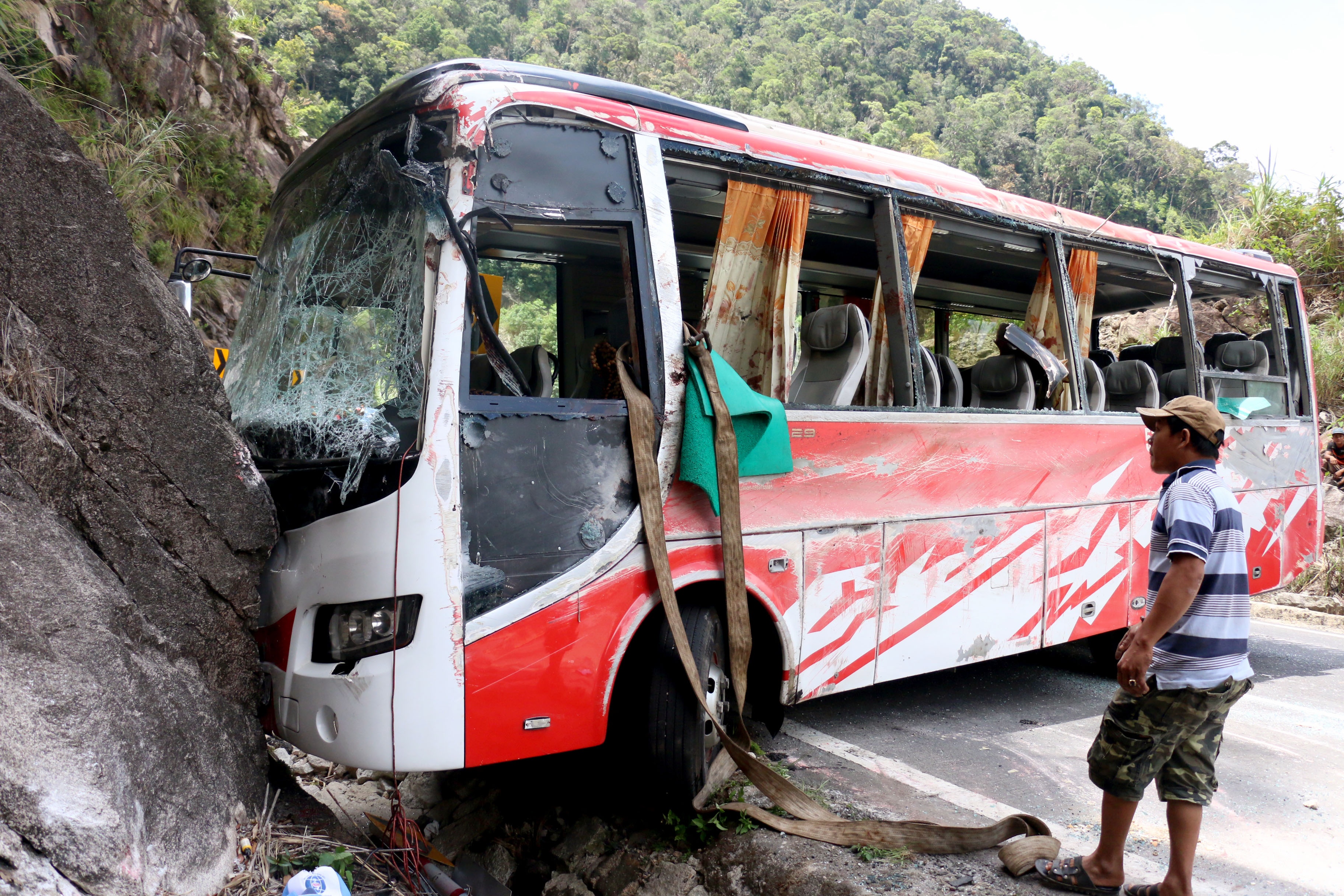 Pho thu tuong chi dao khac phuc vu lat xe khach lam 3 nguoi chet hinh anh