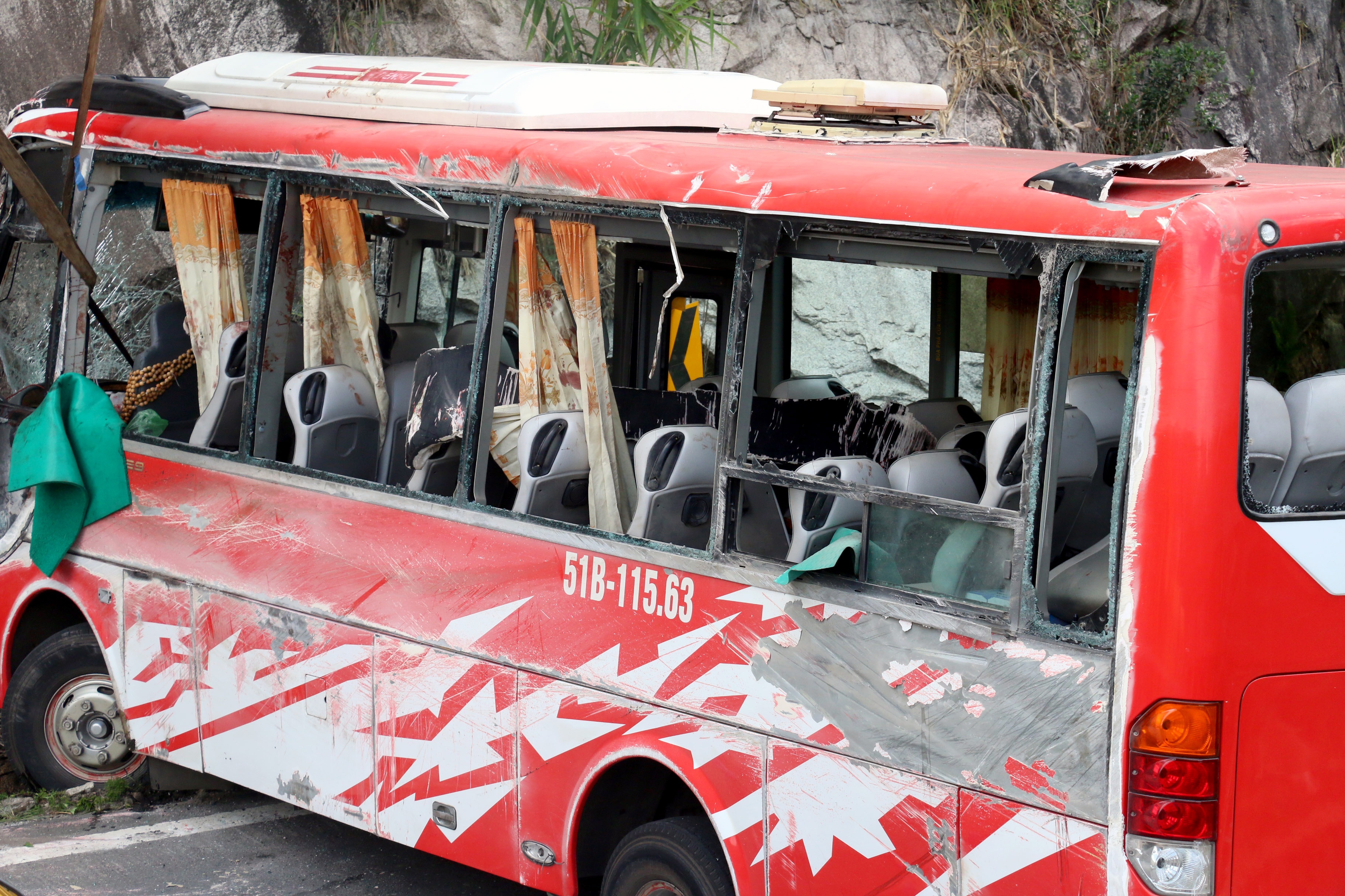 Tai nạn trên đèo Khánh Lê ảnh 4 Tai nan tren deo Khanh Le anh 4