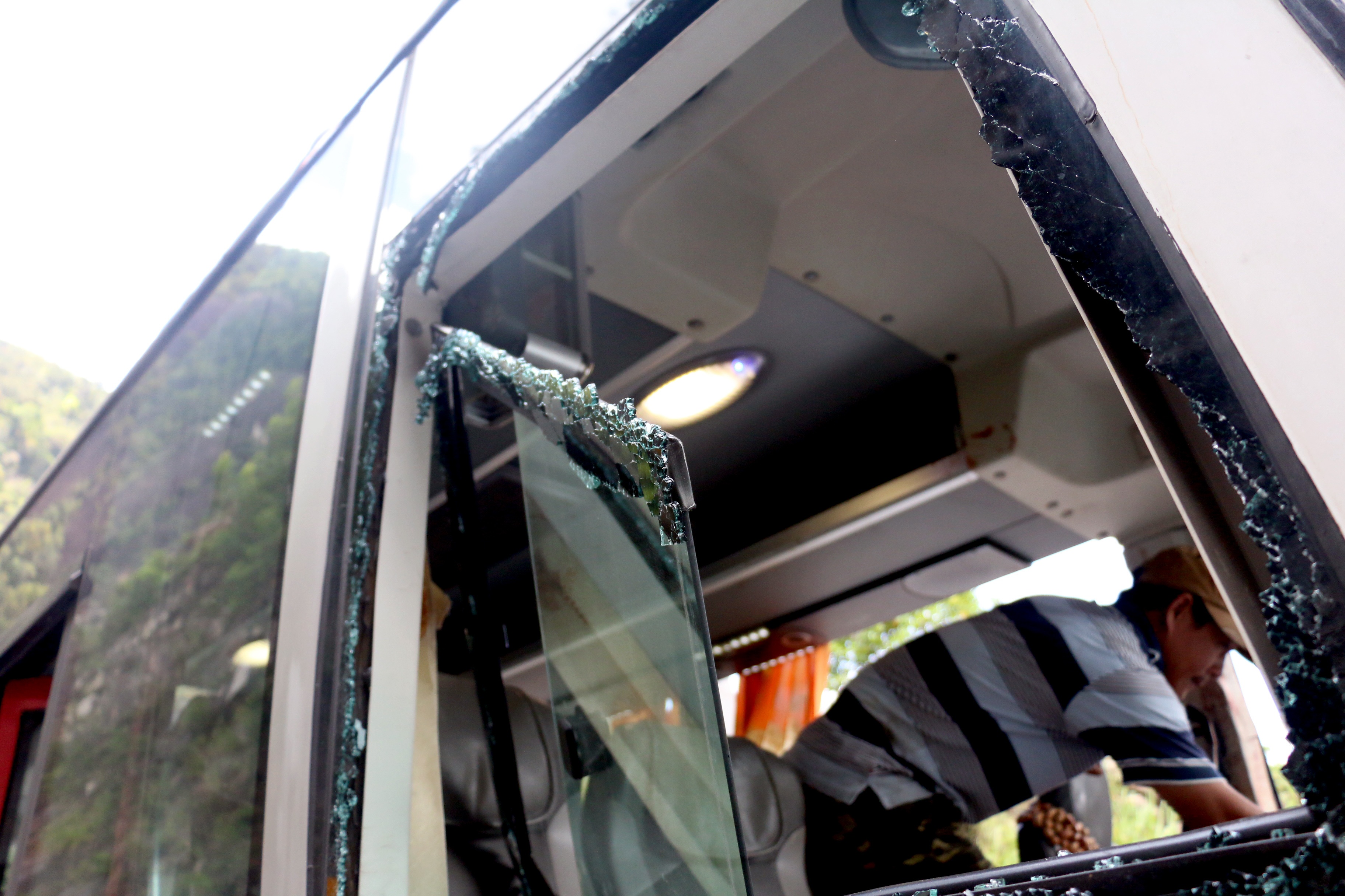 Tai nạn trên đèo Khánh Lê ảnh 5 Tai nan tren deo Khanh Le anh 5