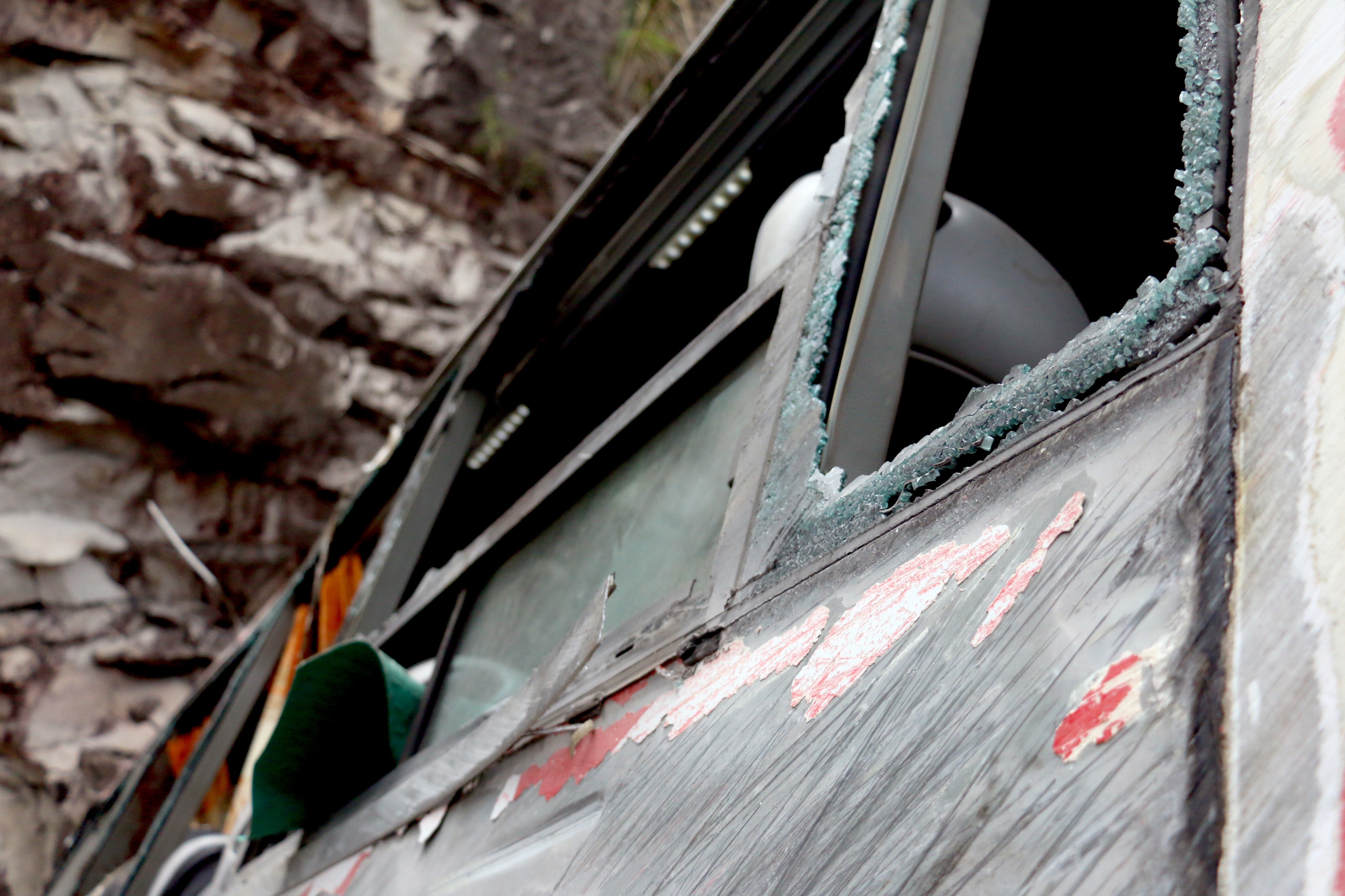 Tai nạn trên đèo Khánh Lê ảnh 6 Tai nan tren deo Khanh Le anh 6