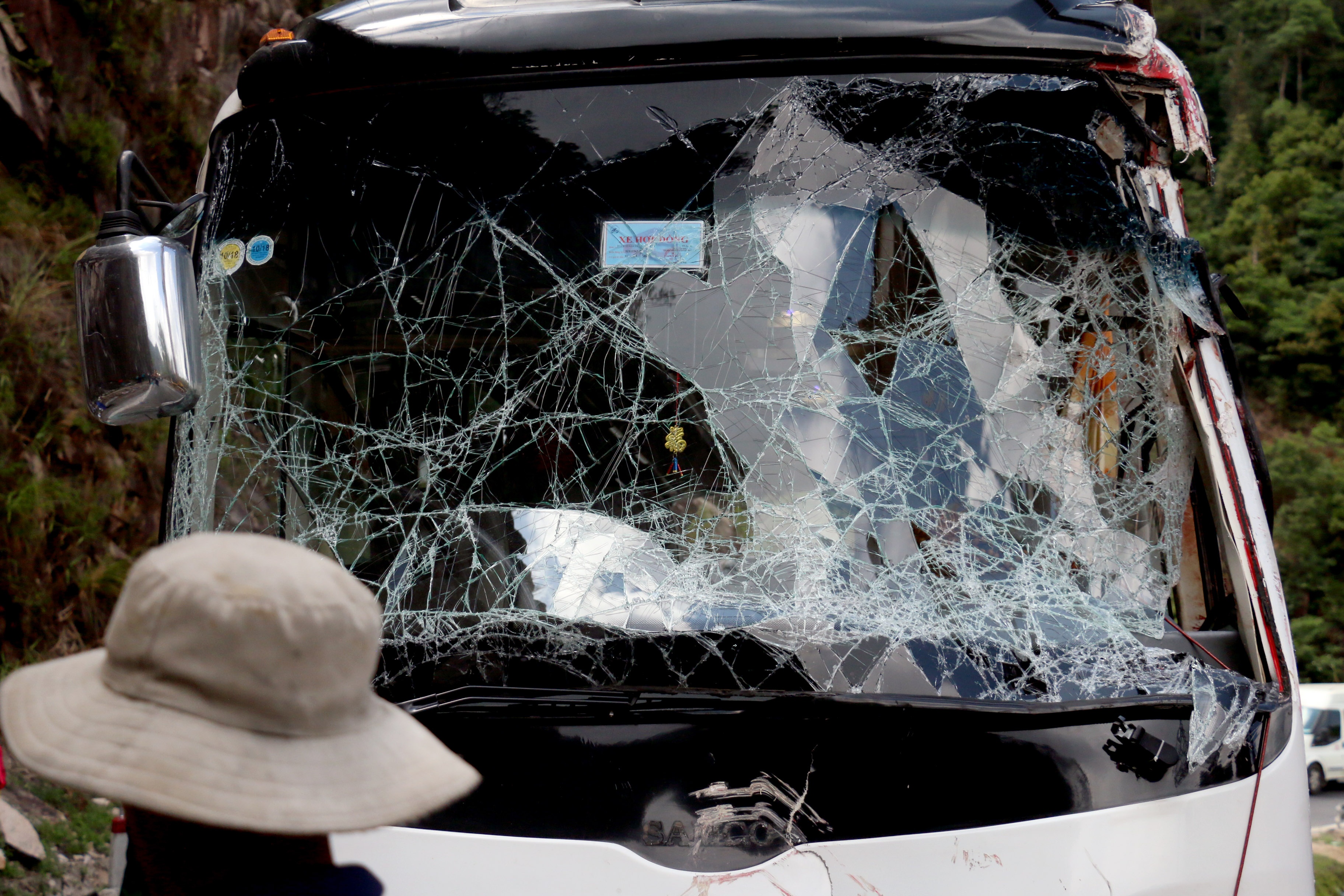 Tai nạn trên đèo Khánh Lê ảnh 8 Tai nan tren deo Khanh Le anh 8